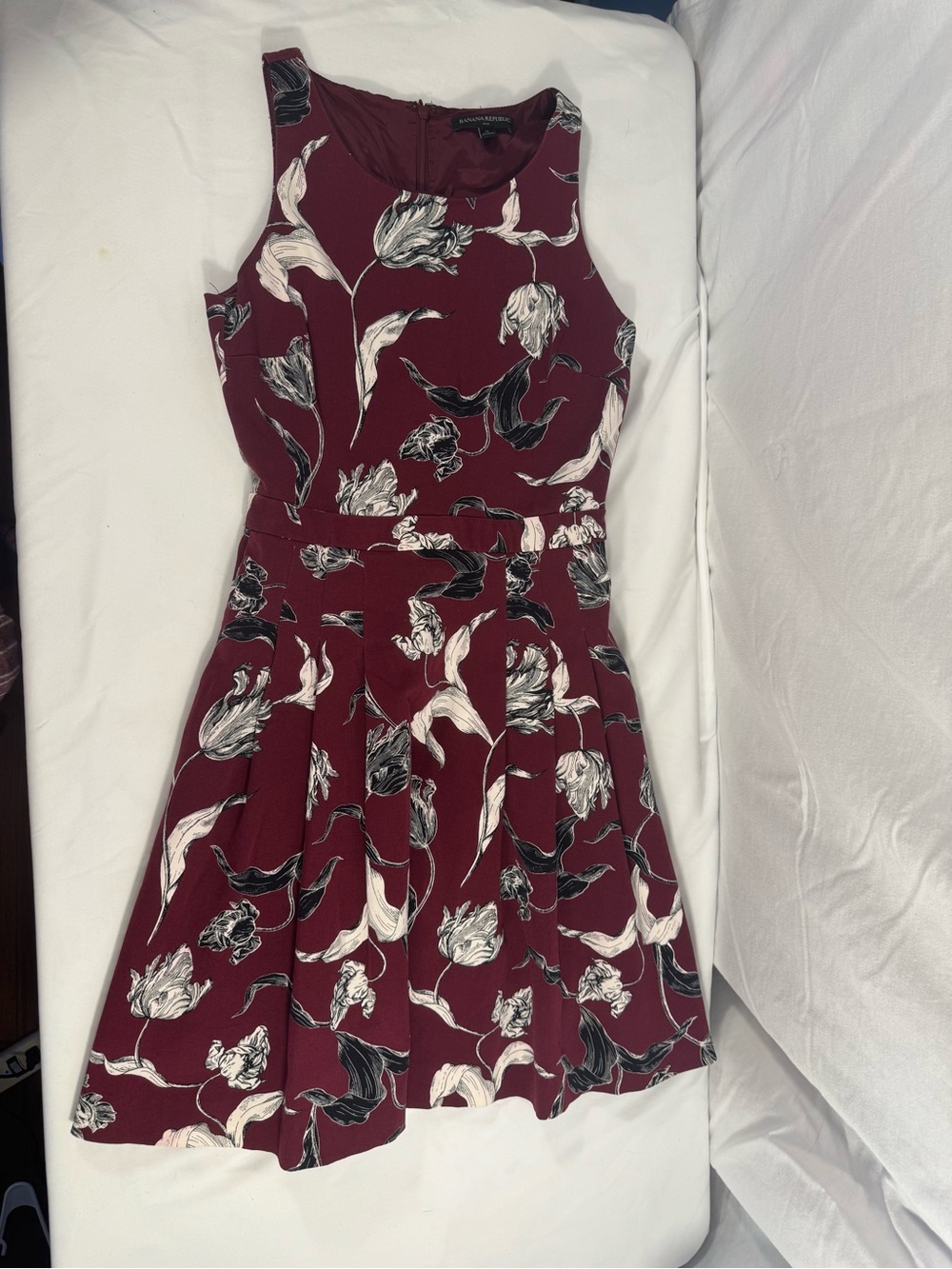 Banana Republic Maroon Floral Fit & Flare Dress Pleated Size 0 Floral